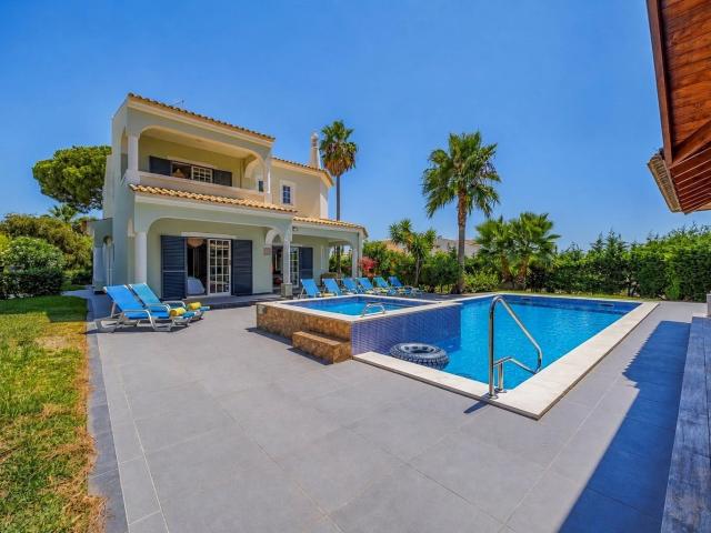 Moradia espaçosa de quatro quartos com piscina e jacuzzi 395m² Albufeira e Olhos de Água