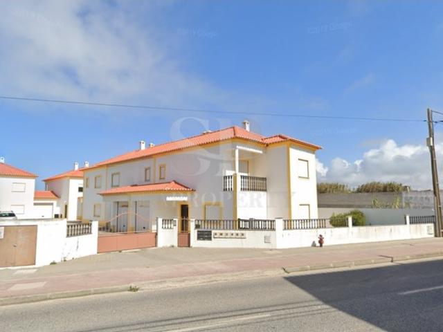 Moradia espaçosa e acolhedora em Ferrel, a 2 minutos da Praia do Baleal