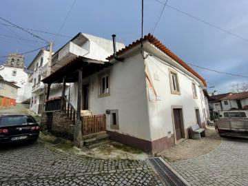 Moradia Espaçosa em Carção Vimioso Oportunidade Única