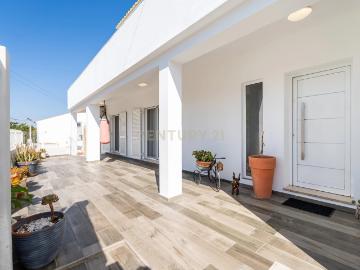 MORADIA T5 AMPLA E LUMINOSA EM ZONA TRANQUILA – FERRARIAS, ALGOZ, ALGARVE