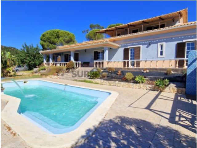 Moradia Espectacular com 5 quartos e piscina!