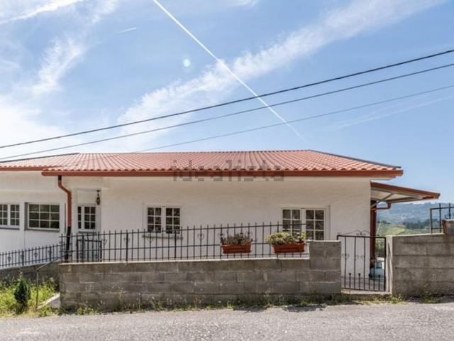 Moradia, Esqueiros Nevogilde Travassós