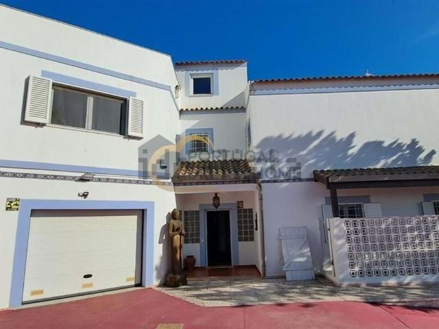 Moradia, Estômbar e Parchal