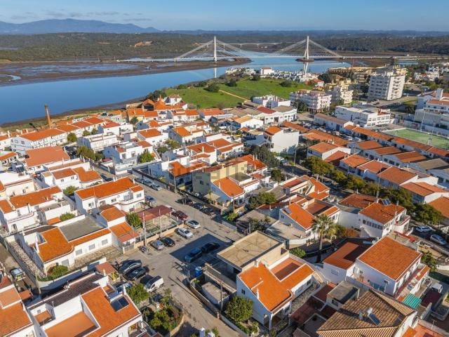 Moradia, Estômbar e Parchal