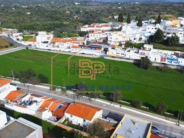 Moradia, Estômbar e Parchal