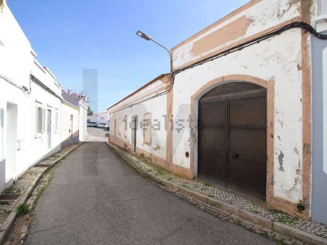 Moradia, Estômbar e Parchal