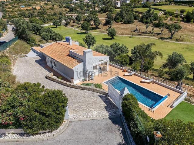Moradia, Estômbar e Parchal