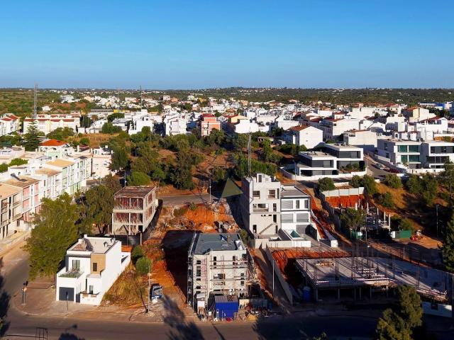 Moradia, Estômbar e Parchal