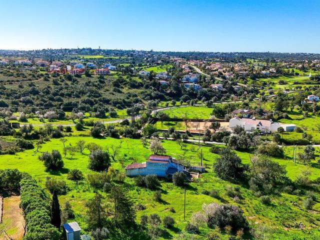 Moradia, Estômbar e Parchal