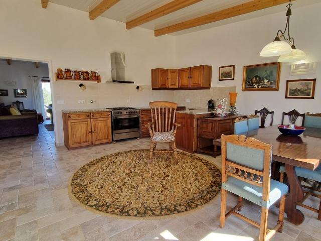 Moradia, Estômbar e Parchal