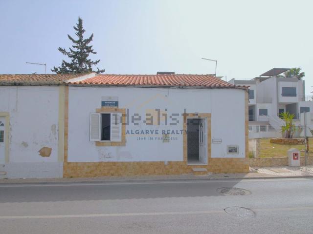 Moradia, Estômbar e Parchal