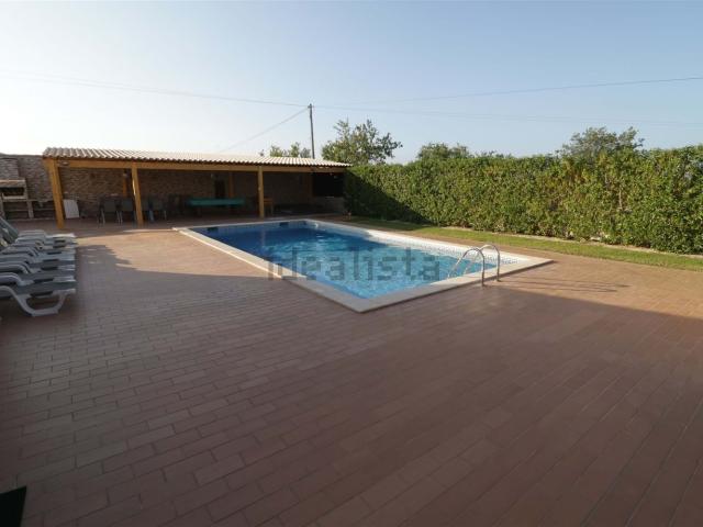 Moradia, Estômbar e Parchal