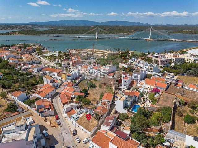 Moradia, Estômbar e Parchal