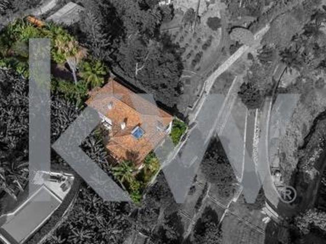 Moradia estilo quinta madeirense na Fé Barreiros inserida em. 138m² São Martinho