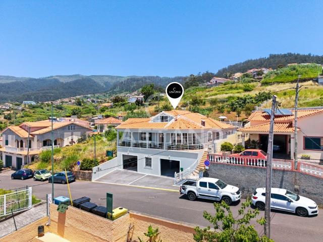Moradia Familiar com Vista Desafogada sobre o Oceano | Calhe. 190m² Arco Da Calheta