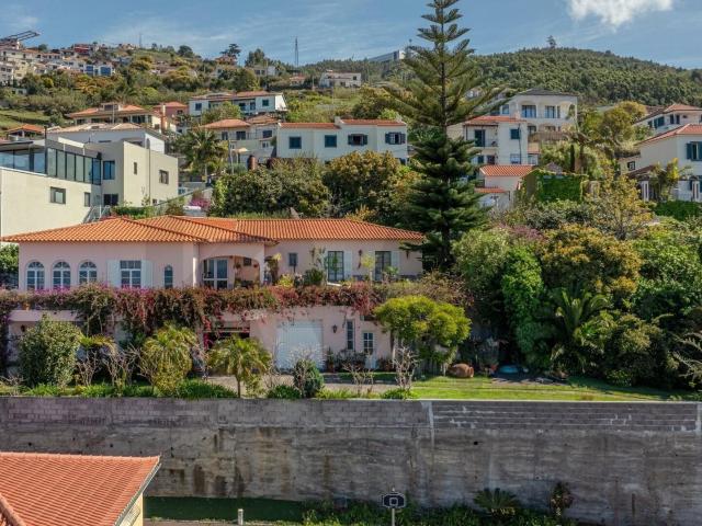 Moradia Familiar com Vista Deslumbrante sobre a Baía | Funch. 540m² Santa Maria Maior Funchal