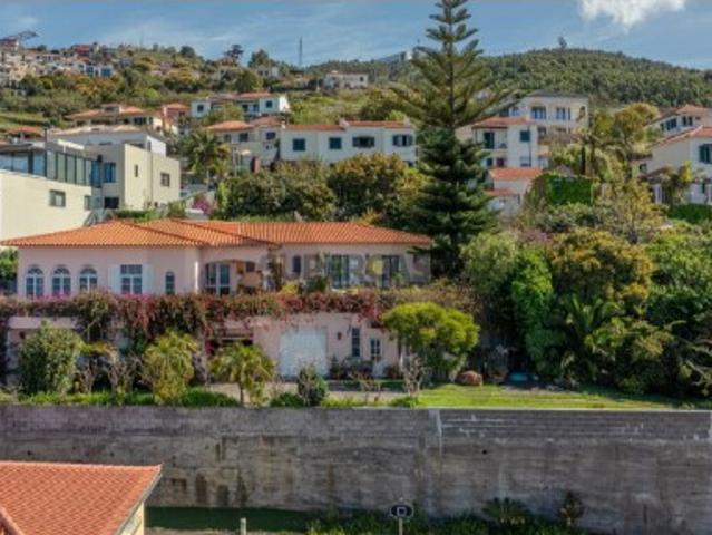 Moradia Familiar com Vista Deslumbrante sobre a Baía | Funchal