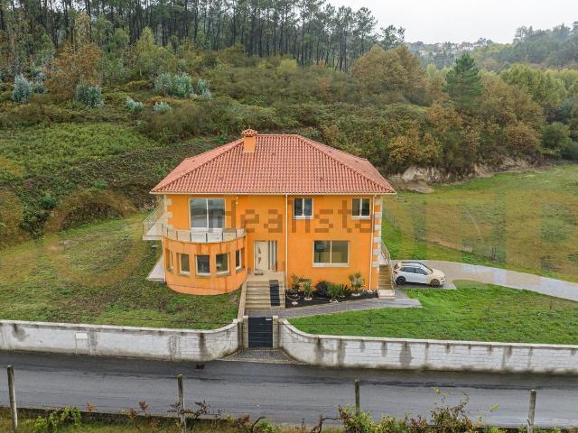 Moradia, Fonte Arcada e Oliveira