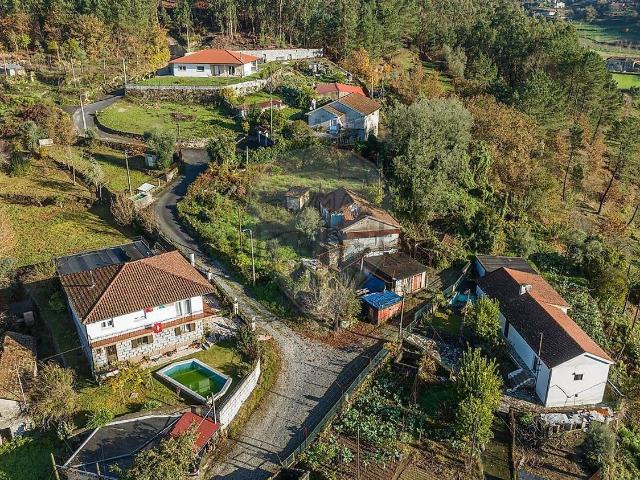 Moradia, Fonte Arcada e Oliveira