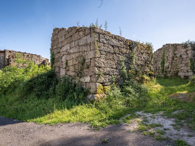 Moradia, Fonte Arcada e Oliveira