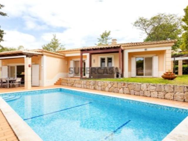 Moradia frente golf com quatro quartos e piscina, Carvoeiro Algarve