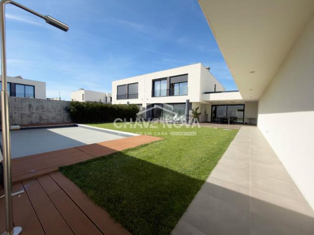 Moradia, Valadares