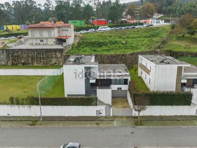 Moradia, Gamil e Midões