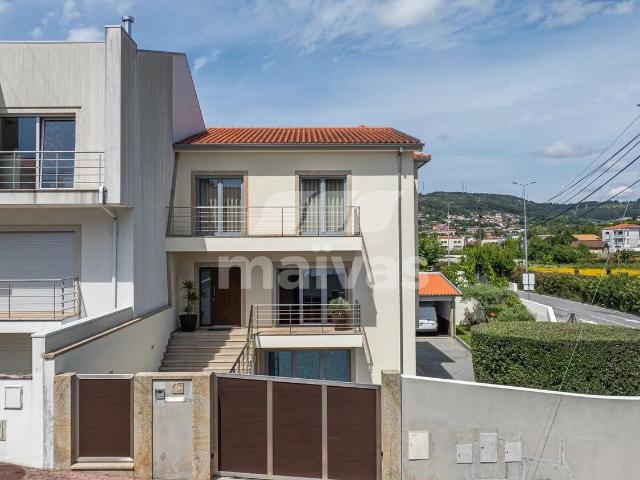 Moradia Gaveto T4
