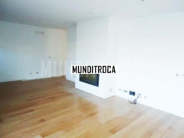 Moradia gaveto Este S. Pedro nova