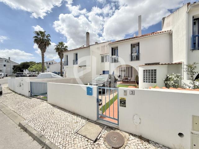 Moradia Geminanda 3 Pisos com garagem, varanda e espaço exte. 212m² Quinta Do Anjo