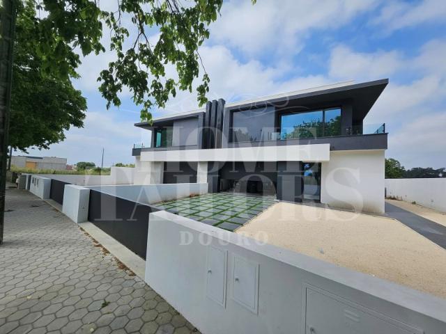 Moradia Geminada Moderna a 5 Minutos de Aveiro