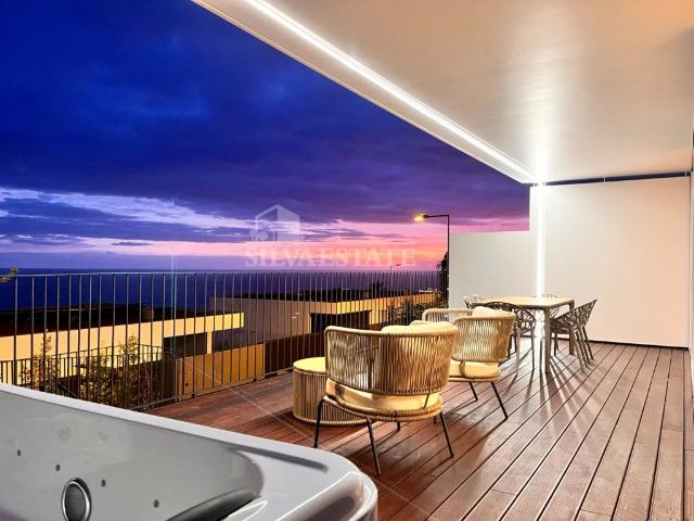 Moradia geminada moderna no Funchal, situada na prestigiada. 211m² São Martinho