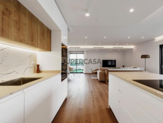 Moradia geminada nova T4 com garagem, piscina e terraço em Foros de Amora Amora