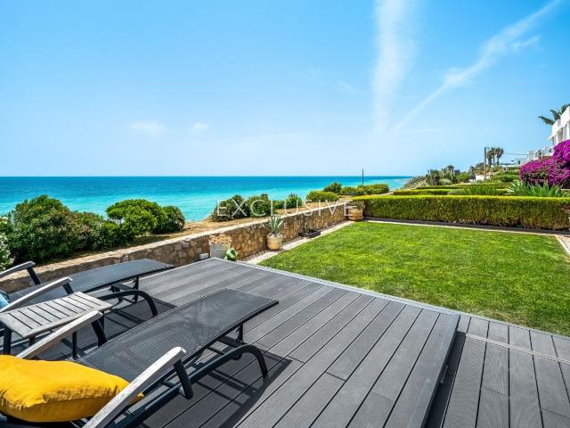 Moradia geminada à beira mar para venda em Praia da Luz 179m² Luz