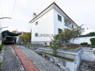 MORADIA GEMINADA À VENDA EM ALVALADE EXCELENTE OPORTUNIDADE