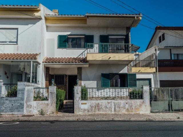 Moradia Geminada à Venda em Algueirão Mem Martins 192m² Algueirão Mem Martins