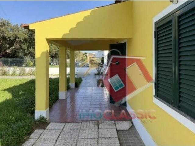 Moradia geminada à venda em Salvaterra de Magos