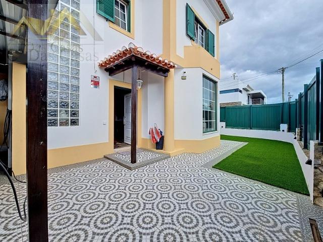 Moradia geminada à venda na Rua da Quinta dos Gansos