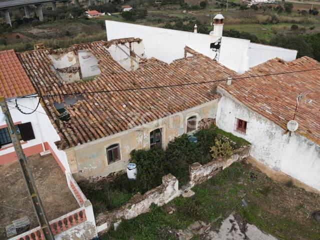 Moradia Geminada com 260m2, em Vale Figueira, S.B. Messines