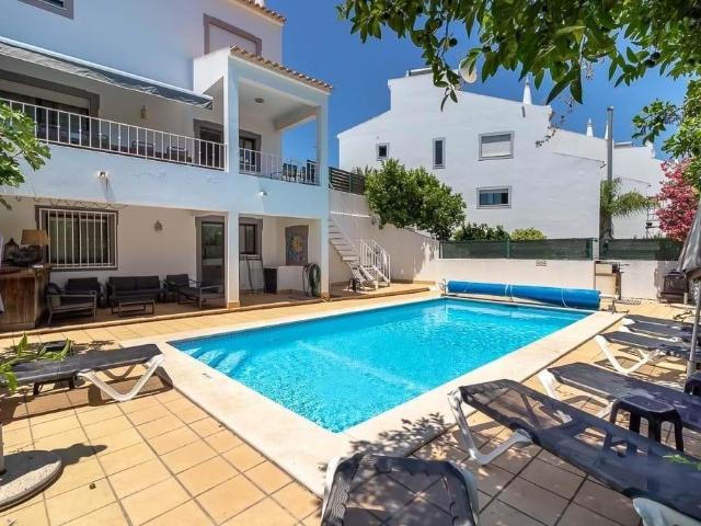 Moradia geminada com 3 quartos no centro de Ferragudo 235m² Ferragudo