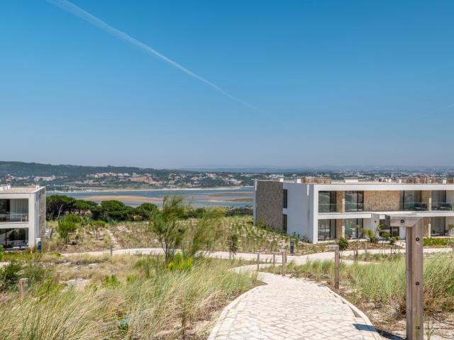 Moradia geminada com 3 quartos | Vistas para o mar e para o. 0m² Vau