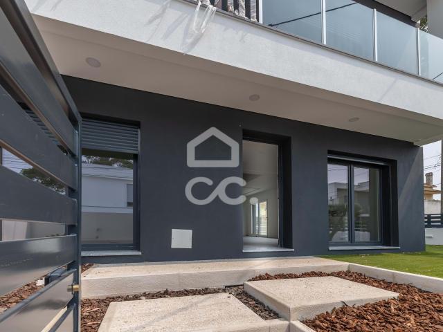 Moradia Geminada com 3 Suites e Garagem, nos Foros de Amora