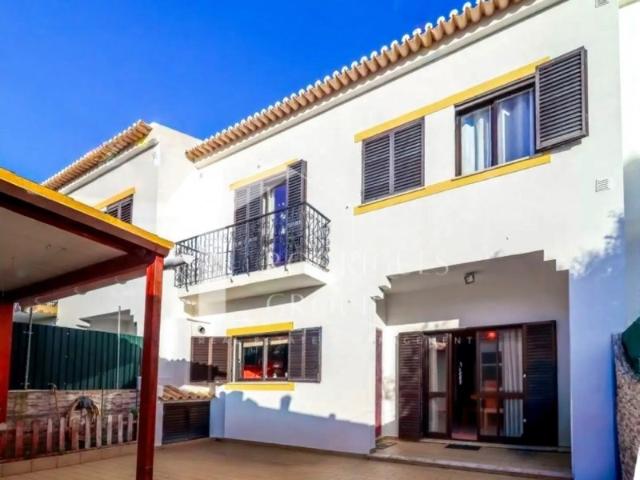Moradia Geminada com Vista Mar e Licença de Alojamento Local em Sagres