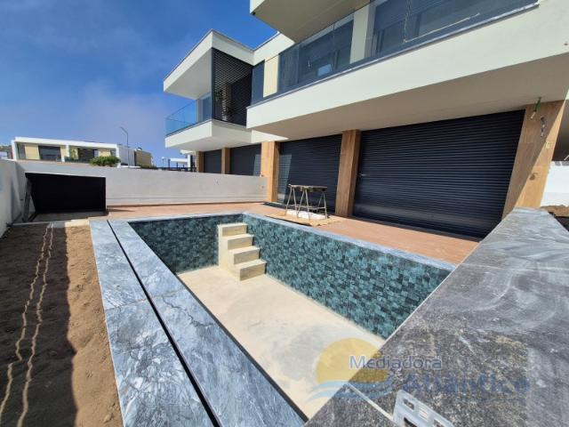 Moradia geminada com vista mar e piscina na Ericeira Urbiceira