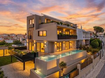 Moradia geminada com vista panorâmica para o mar em Parede. 0m² Carcavelos e Parede