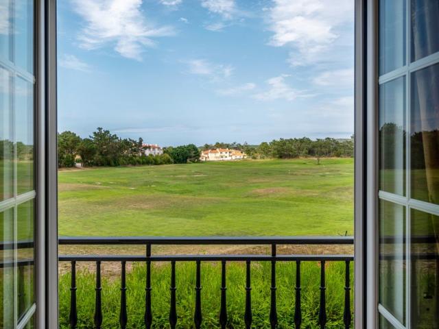 Moradia geminada com vista para o campo de golfe Praia D'E. 0m² Amoreira