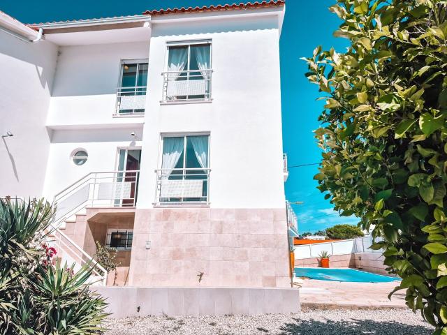 Moradia geminada com vista para o mar e piscina privativa no. 200m² Nazaré