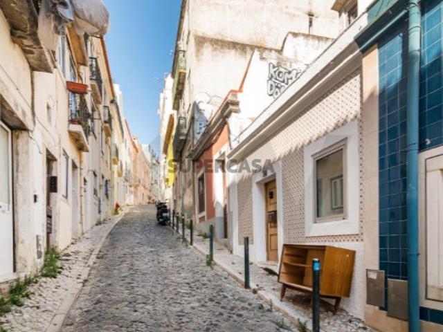 Moradia geminada com licença AL junto avenida da liberdade Lisboa