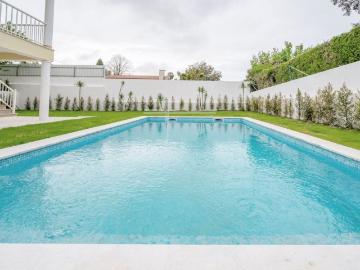 Moradia Geminada com piscina, semi remodelada Marisol 180m² Corroios