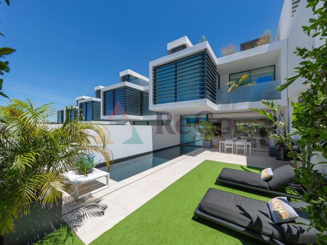 Moradia geminada contemporânea com 4 quartos junto ao resort. 243m² Almancil